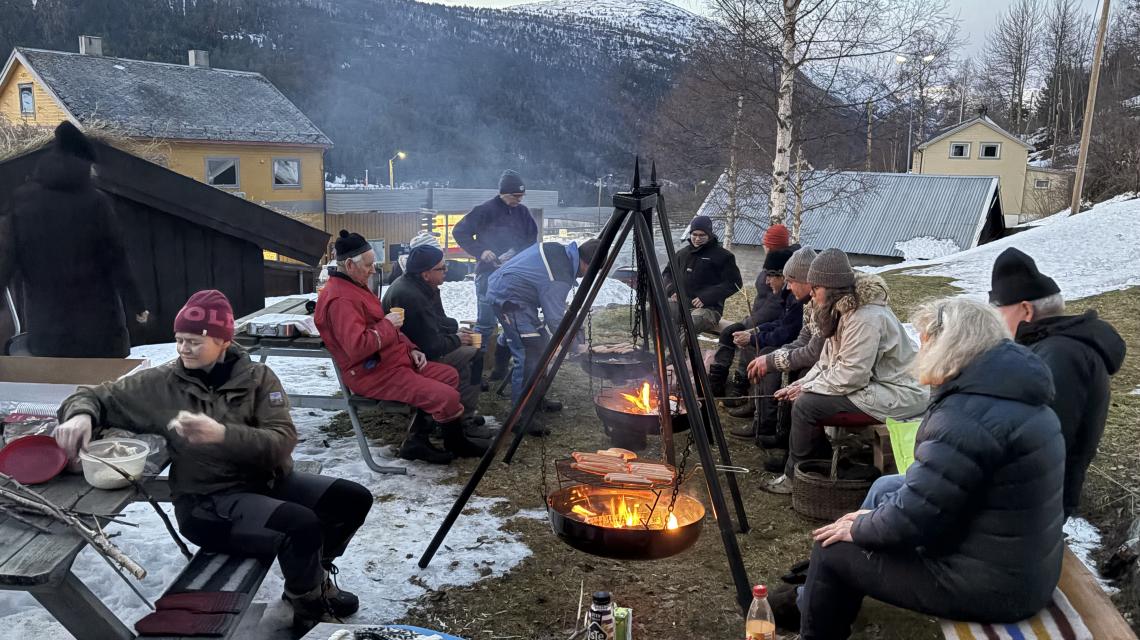 bål