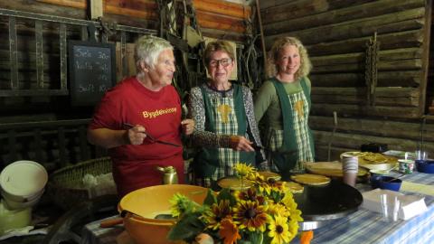 Sveler skal stekes - også iår. Mary Ann, Anne og Julie er på saken