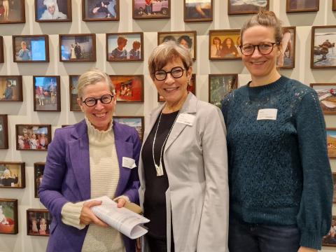 Cesilie Aurbakken, generalsekretær (fv), Jorun Henriksen, leder og Astrid Seime, rådgiver fra Norges Bygdekvinnelag på høring i Stortinget. Foto. Norges Bygdekvinnelag.