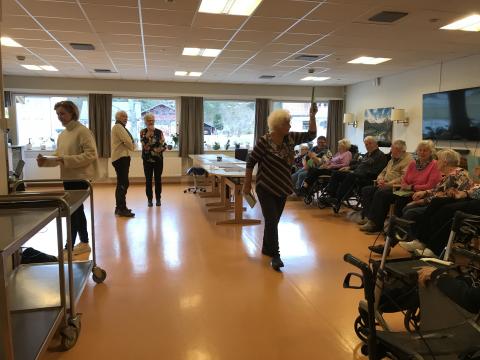 Astrid, Carolin, Vesla og Liv gjer seg klare.