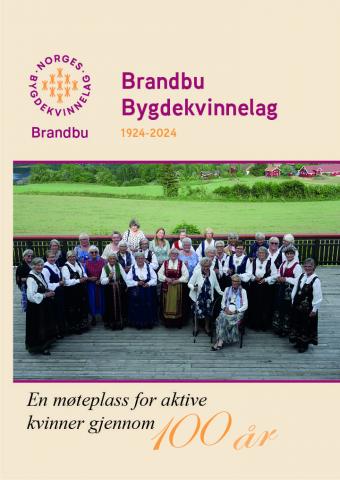 Forsiden til "En møteplass for aktive kvinner gjennom 100 år". Jubileumsbok utgitt av Brandbu Bygdekvinnelag 