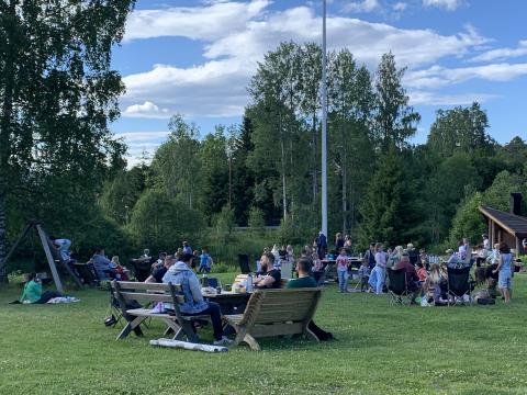 Deilig uteområdet med god plass for ungene å leike