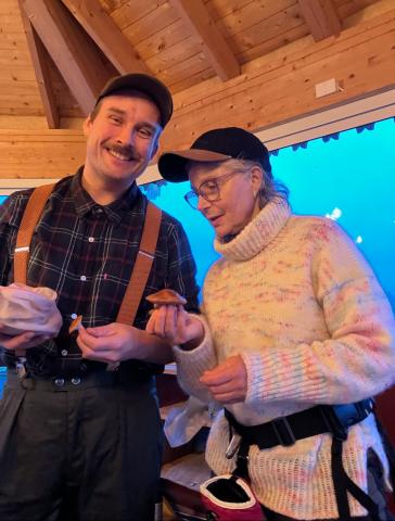 Kursleder Sigmund Lucasen sammen med leder i Vestre Toten Bygdekvinnelag, Kristin Berg Nordstrand