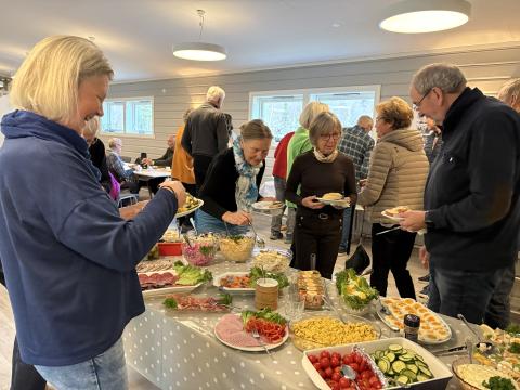 Velkommen til dei første gjestane.