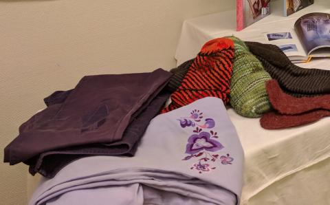 Hull i buksa? Da kan du lappe eller brodere eller applikere - og buksa blir finere enn ny!