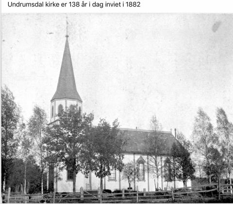 Undrumsdal kirke. Innviet 1882