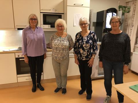 Gamalt bilde, med Vigdis, Astrid og Vesla stilte på denne gongen også. Liv var der også.