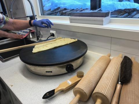 Her er utstyret klart og bakinga i gang!