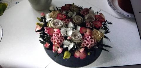 Astrid takkar Vbk for nydelege blomster til 80-årsdagen sin!