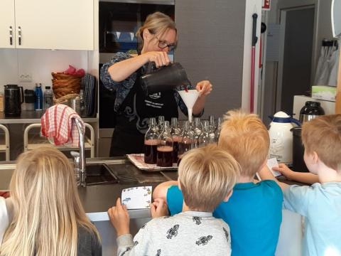 Full konsentrasjon om saftinga.