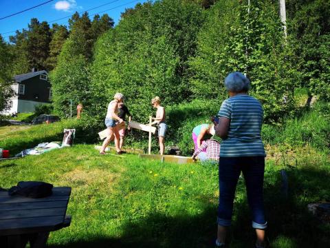Vi setter opp pallekarmene