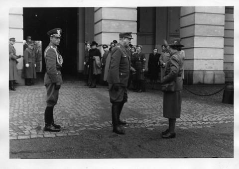 Da Olga Bjoner fra august 1941 ble formann for Nasjonal Samlings Kvinneorganisasjon, var hun i følge forfatter Bjørn Steinar Meyer blitt nordmenns fremste hatobjekt: Riksrøya. Foto: Riksarkivet.