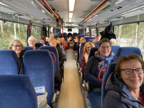 Alle har kommet på bussen