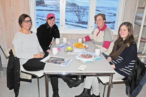 Trine Sande (fra venstre), Tone Ravnås, Anniken Sørensen og Marianne Goa inviterte til etableringsmøte i Randaberg Bygdekvinnelag. Foto: Kirsti K. Sømme, Bygdebladet.