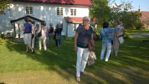 Samling på tunet.