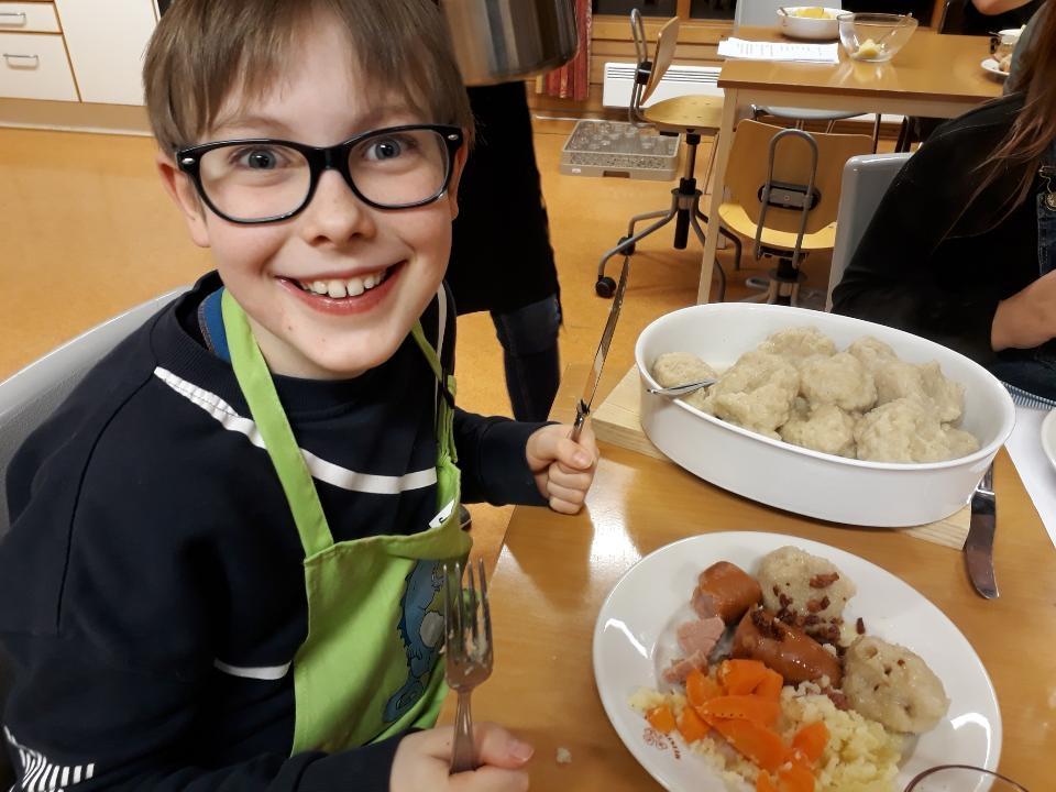 Jonas elsker potetball!