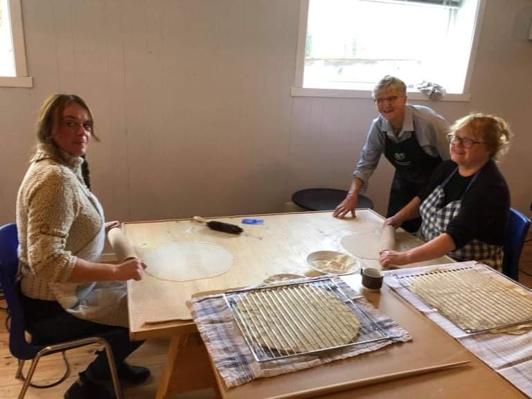 Kursdeltakeren lager runde fine leiver.