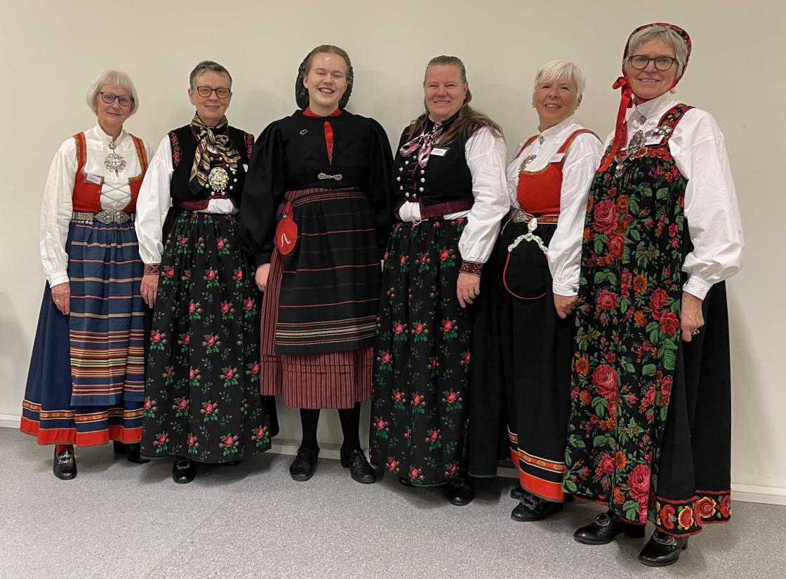 En fin buket bunadkledde