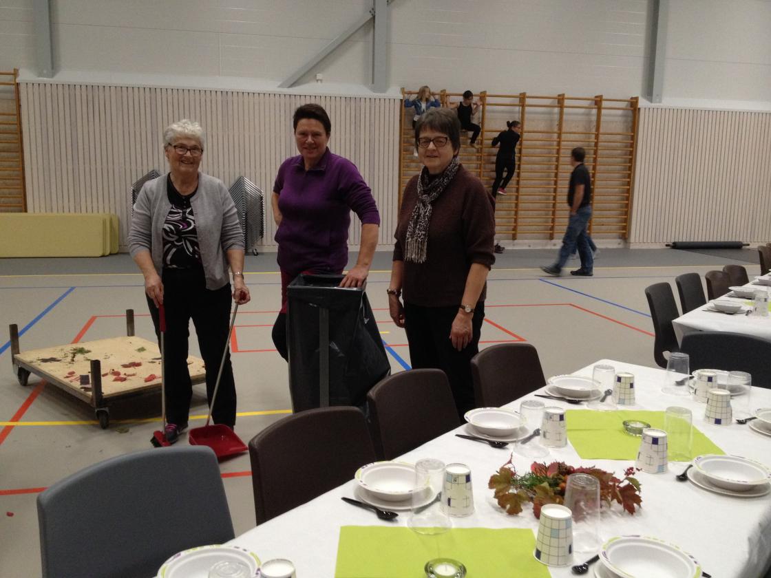 Her har dei pynta og dekka på til 400 !!