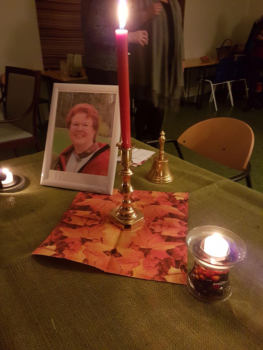 Vi tente et lys og hadde et minutts stillhet til minne om Turid