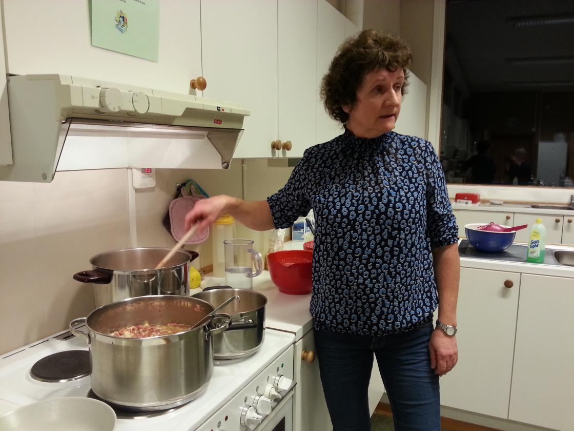 Liv Spilde fortel om supanesoppa   foto: Aud-Marit