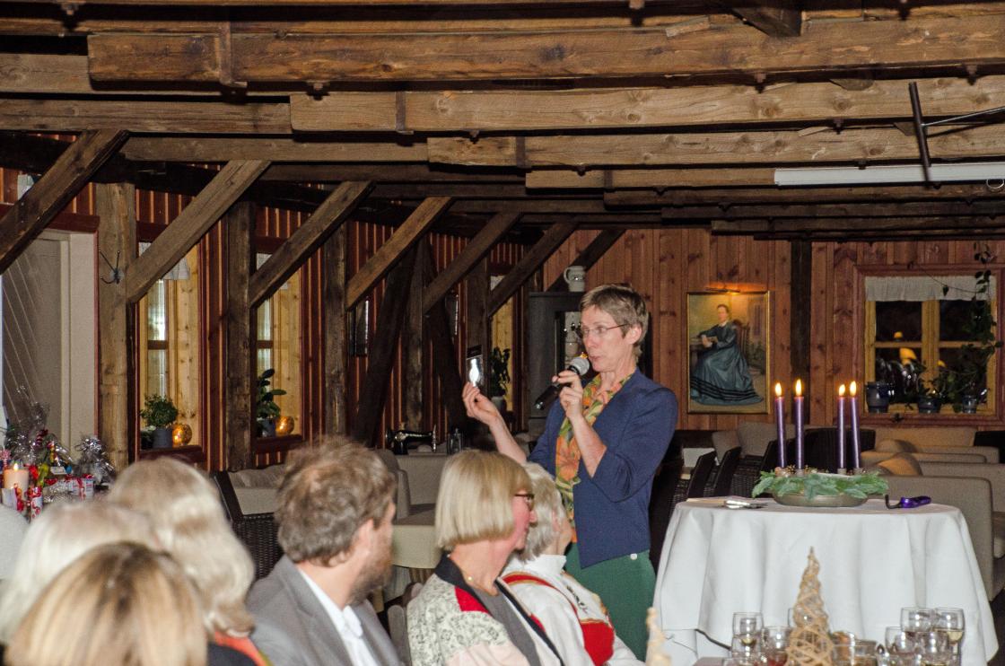 Leder i Vestfold, Anne Kathrine Munkejord holdt tale om det å være reflektert.