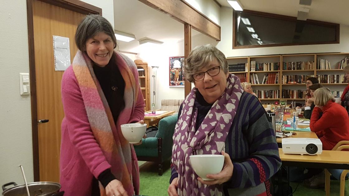 Modige maur forsøker seg på første suppeøsa