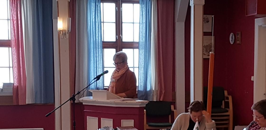 Regnskap og budsjett ved Kasserer Tove Moland. Foto: Linda M. Gusland.