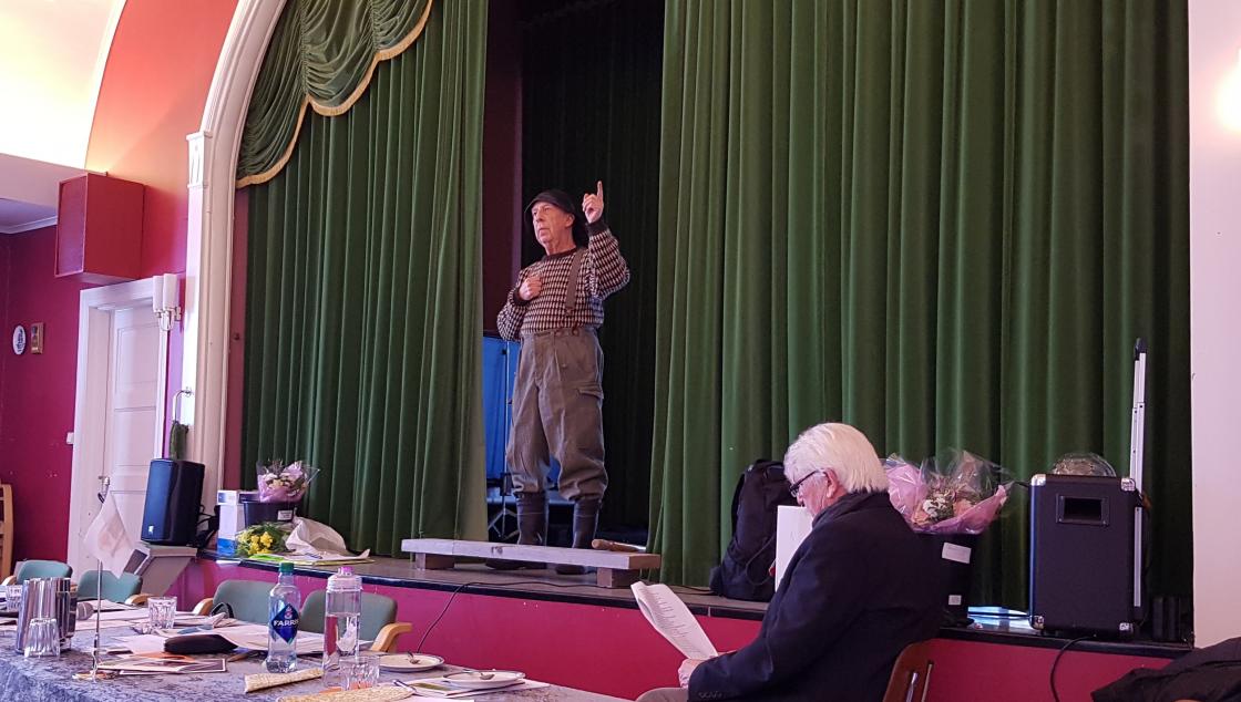 Imponerende og rørende fremføring av historien om Terje Vigen ved Knut Klepaker. Foto: Linda M. Gusland.