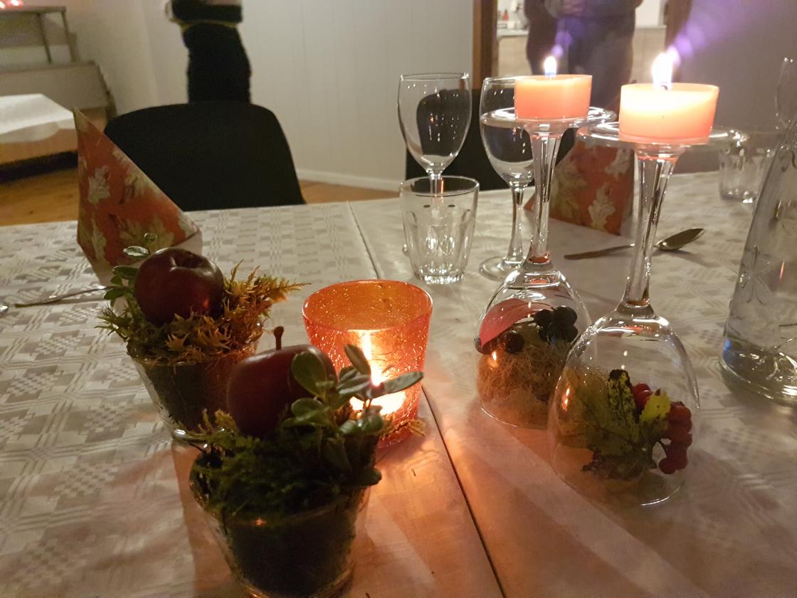 Nydeleg haustpynta bord   foto: Aud-Marit Netteland