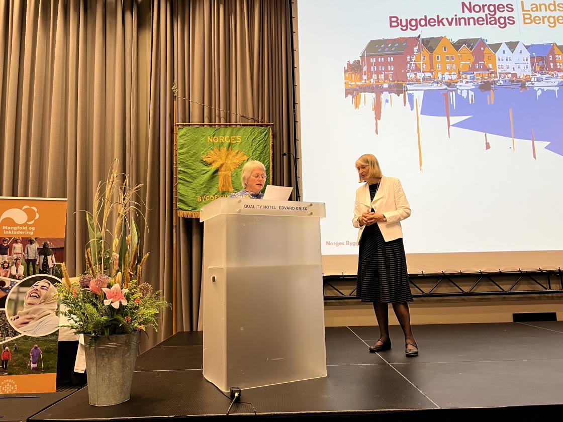 Gunda legger frem saken til Møre og Romsdal BKL, Innsendt av Tresfjord BKL