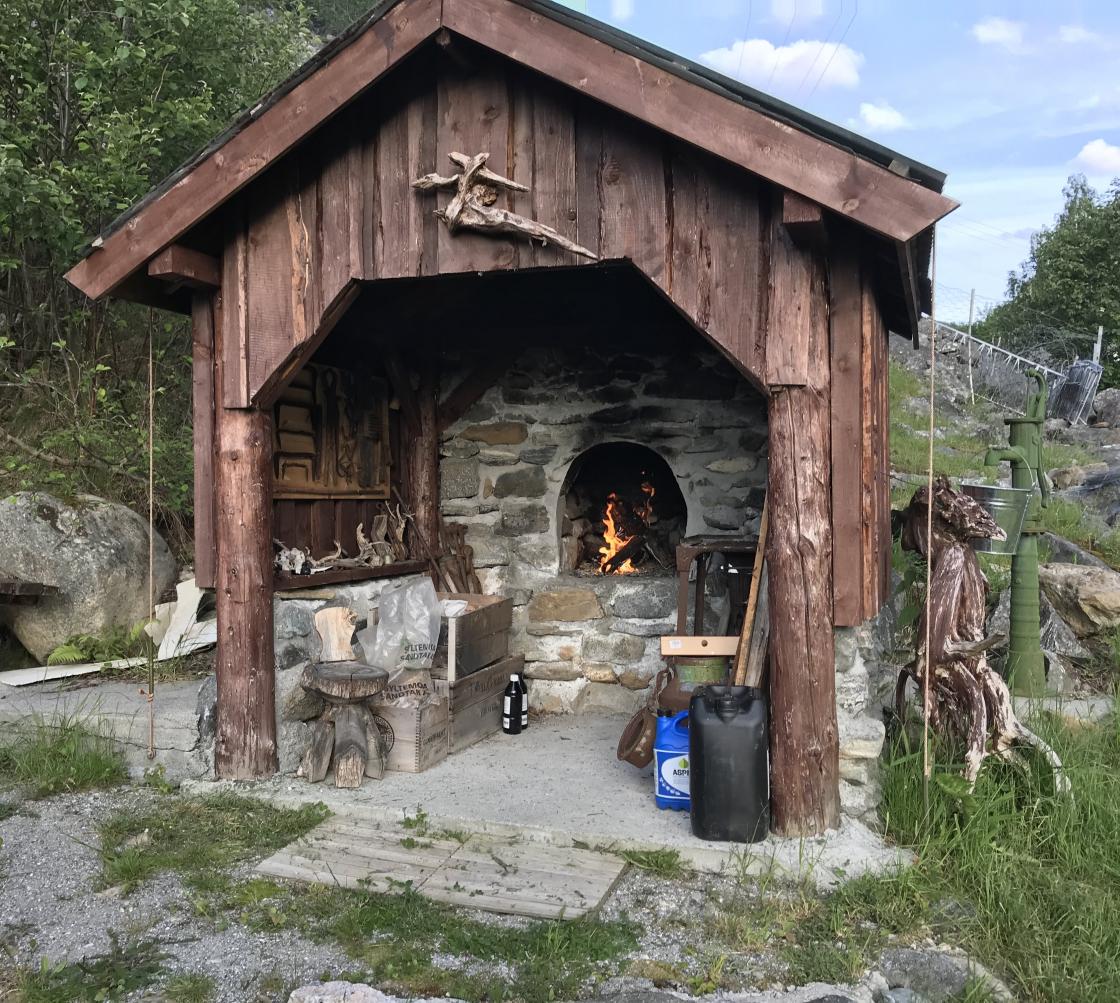 Uteområdet var spennande med små hus av ulikt slag.