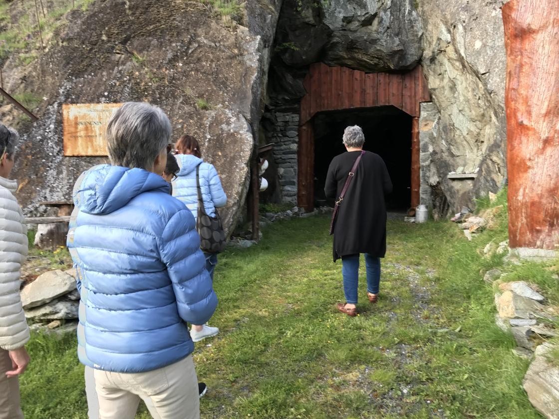 På veg inn i gruva.