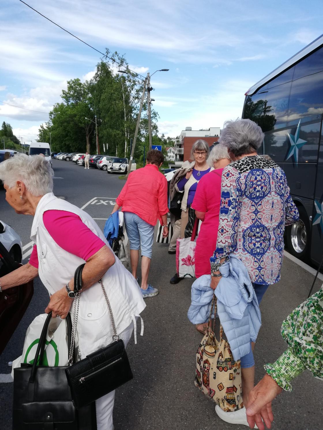 God sommer. Sees til høsten.