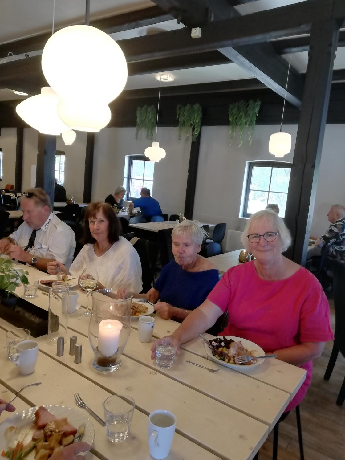 Deilig med mat etter sightseeing på Kistefos