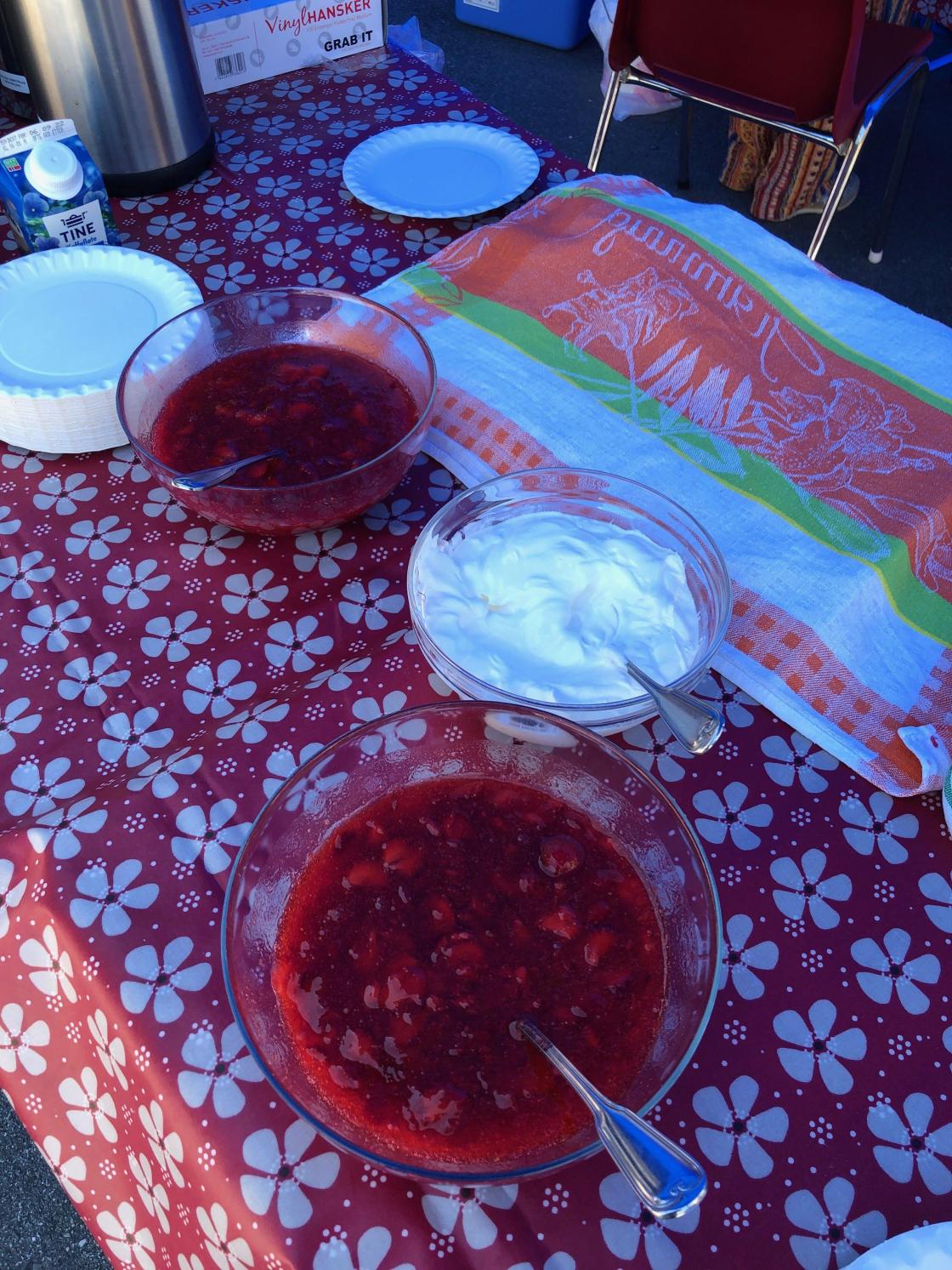 Nyrørt jordbærsylte og rømme!