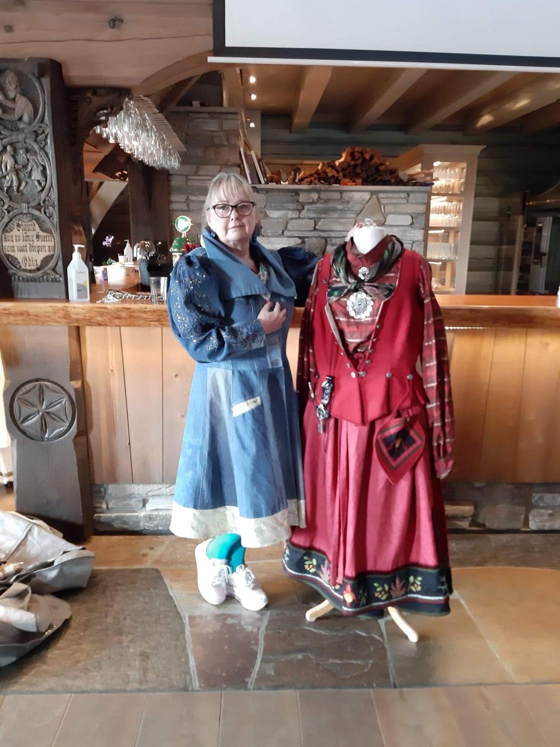 Festdrakt inspirert av bunader fra Numedal og Telemark