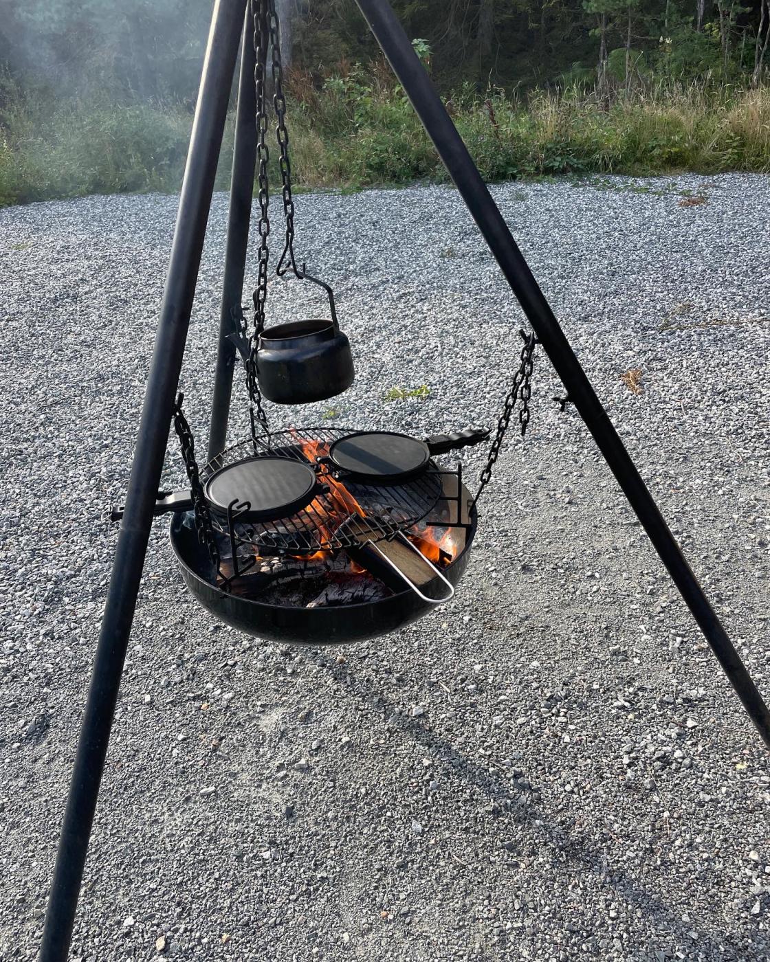 Vaffelsteiking på bålpanne