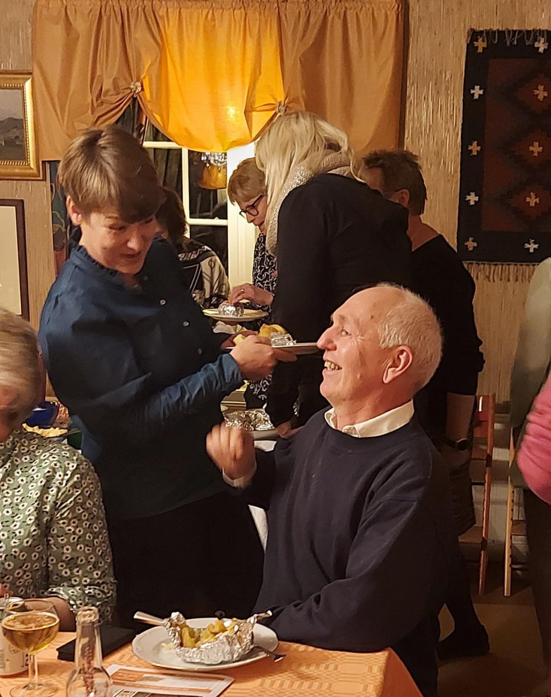 God prat på årsmøtet