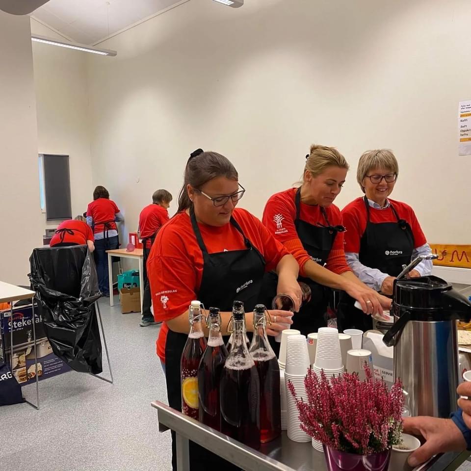 3 damer som stod for salg.