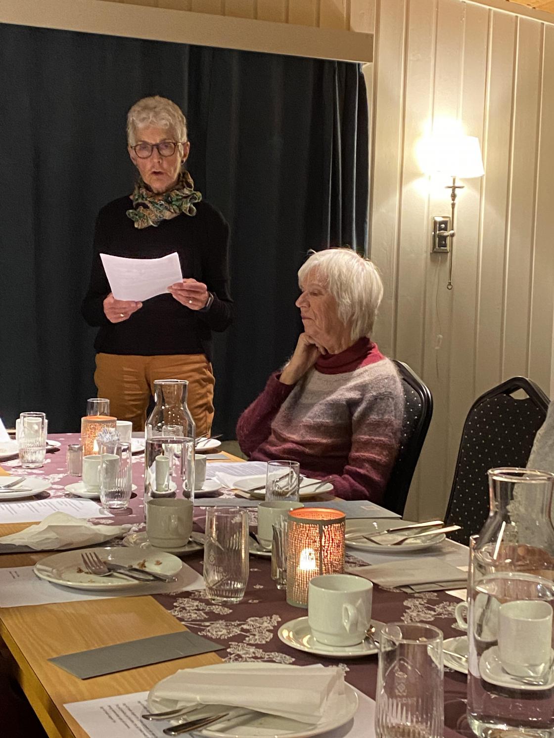 Else Oline leser historie om å prioritere