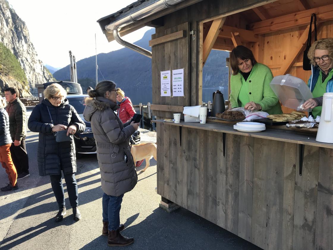 Mange ville ha seg litt å bite i.