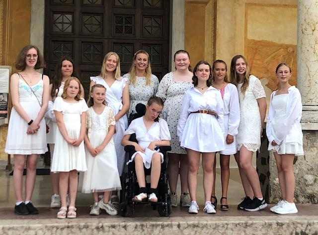 Røyken Pikekor synger kl 14