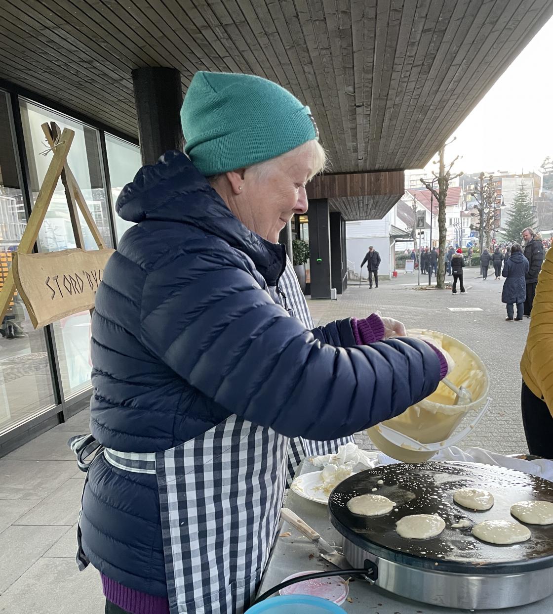 Mariann tok også sin tørn ved takkene.