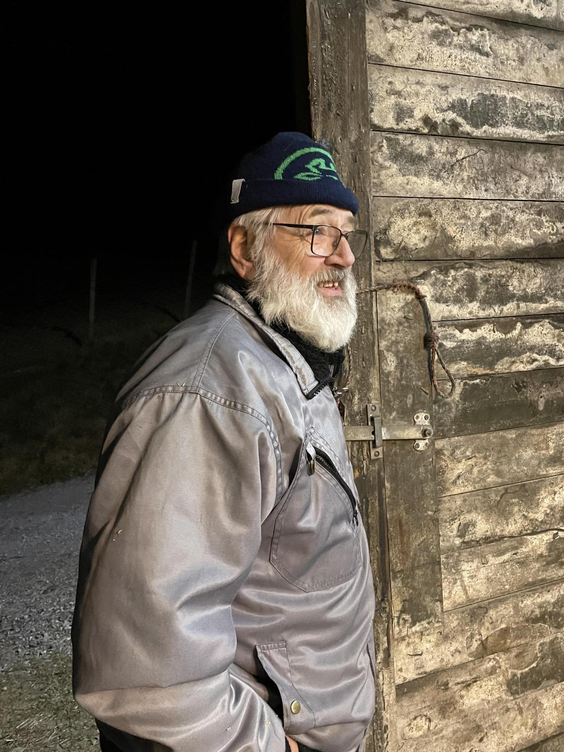 Jon skaffet pyntegrønt og fyr i bålpanna