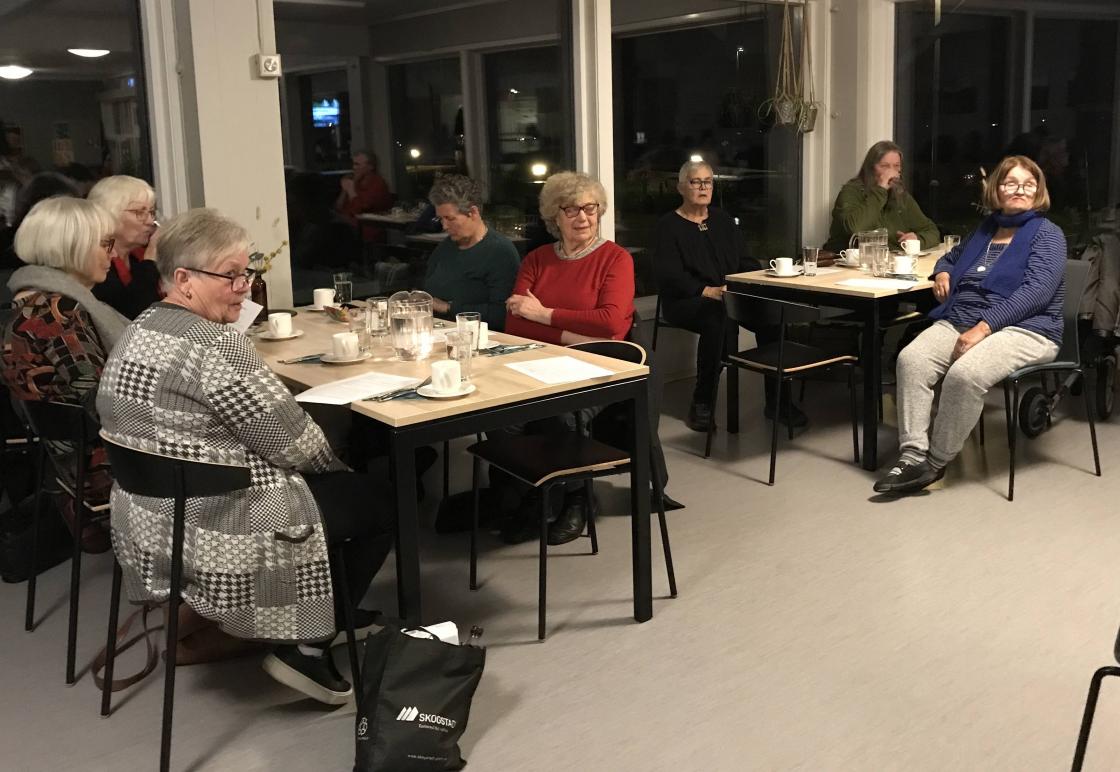 16 av medlemane møtte på møtet.