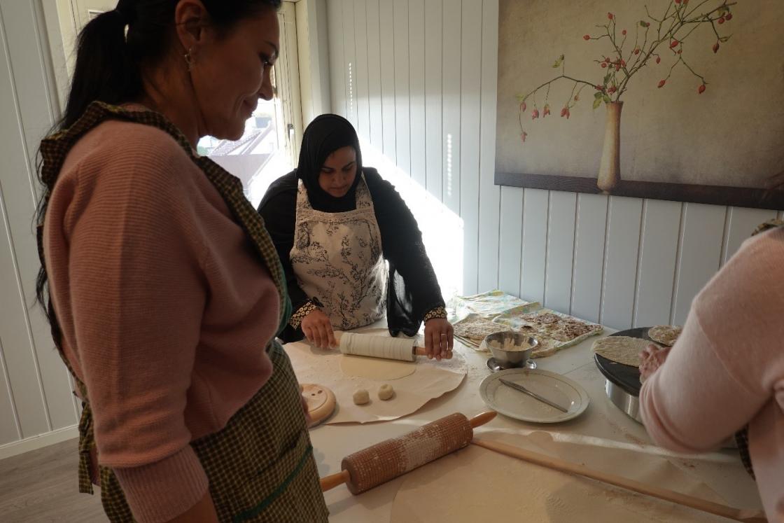 Sandnes Bygdekvinnelag og Sandnes Soroptimistklubb samarbeidet om bakekurs. Sandnes Bygdekvinnelag og Sandnes Soroptimistklubb samarbeidet om bakekurs.