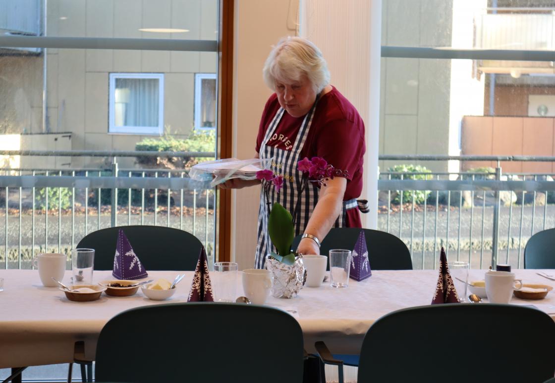 Peggy legger ut sanger.