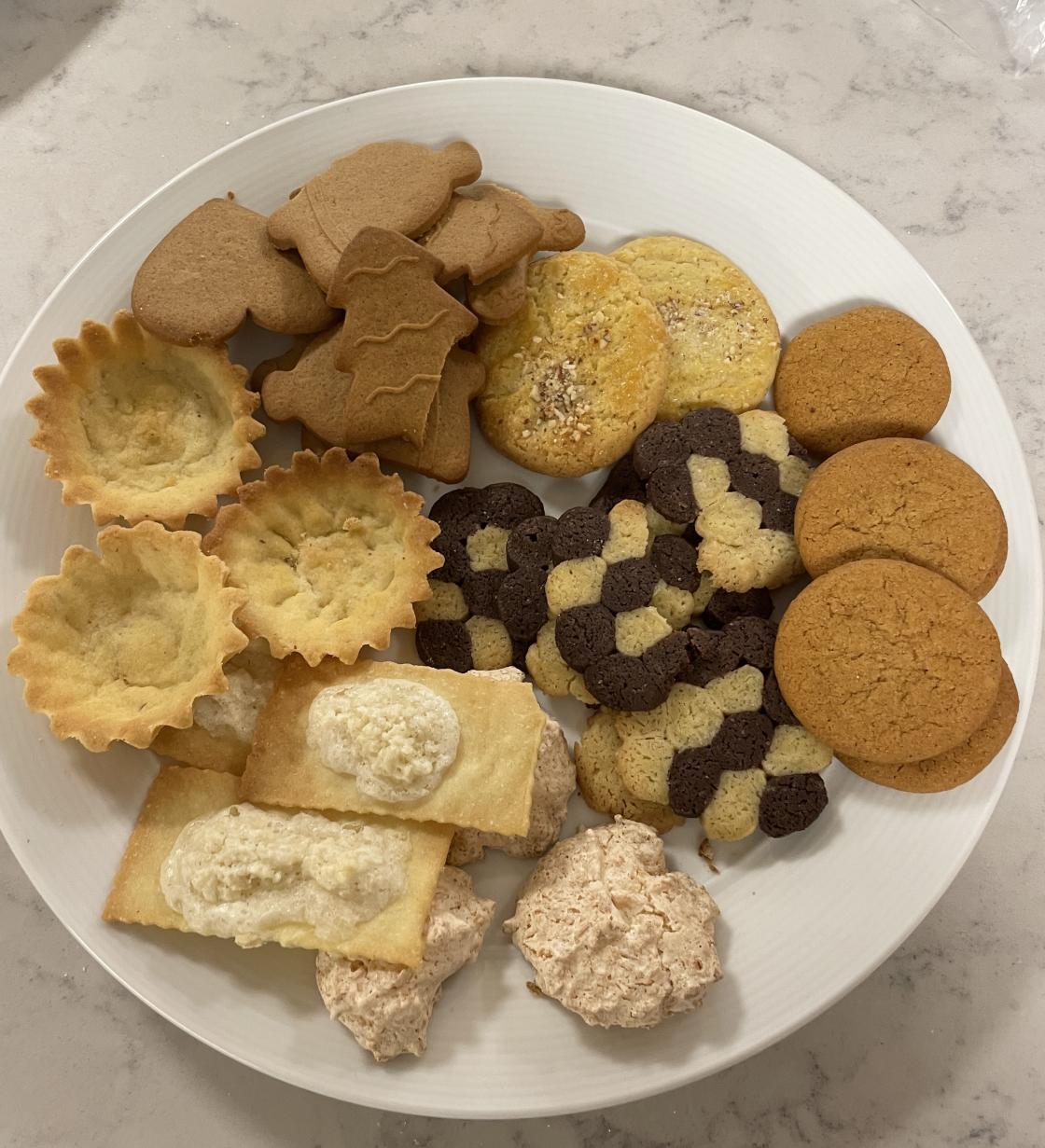 Mange hadde bidratt med kaker.