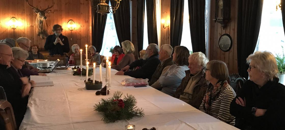 Godt frammøte,- ca 40 kvinner og menn kom og var med.